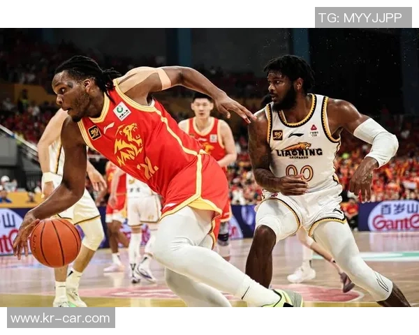 阿列克谢-施韦德击败对手，带领球队晋级CBA半决赛