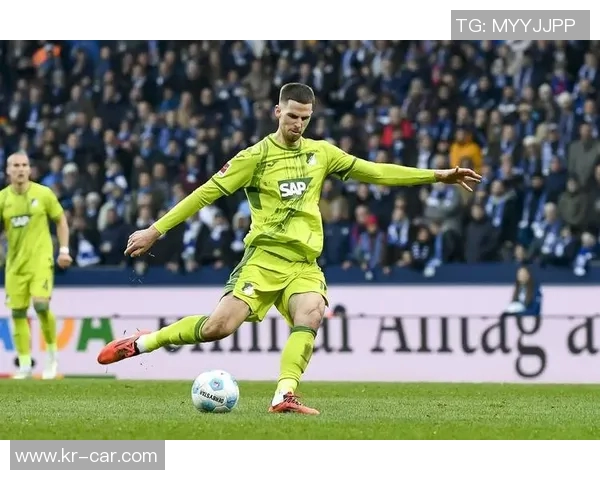 法兰克福主场逆转胜霍芬海姆，取得关键胜利