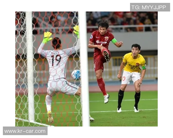 恒大与上港的亚冠淘汰赛对决，胜负难分，晋级之路充满挑战